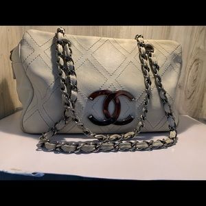 Vintage 2006 - Calfskin small diamond stitched cream tote